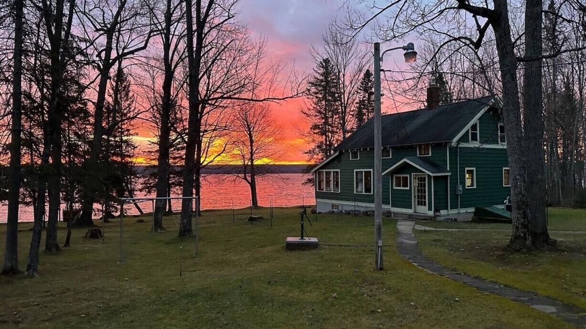 Marenisco Cabin | Cabin Creek on the western banks of Lake Gogebic