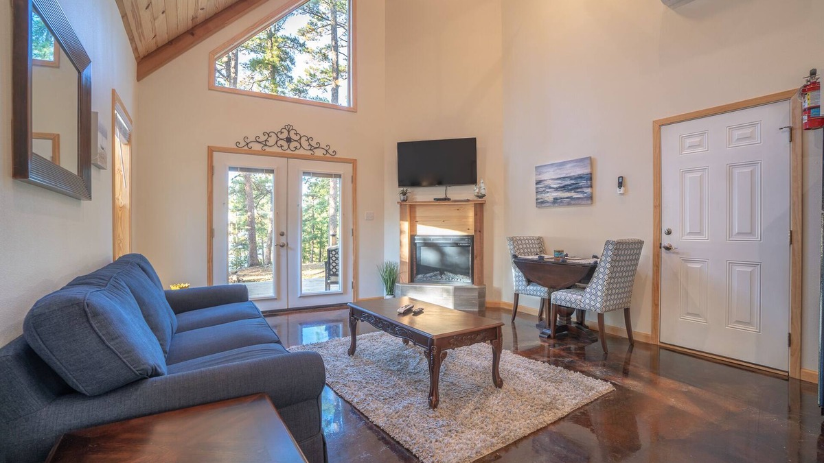 Royal Cabin | Cabin D at Safe Harbor Brady Mountain on Lake Ouachita!