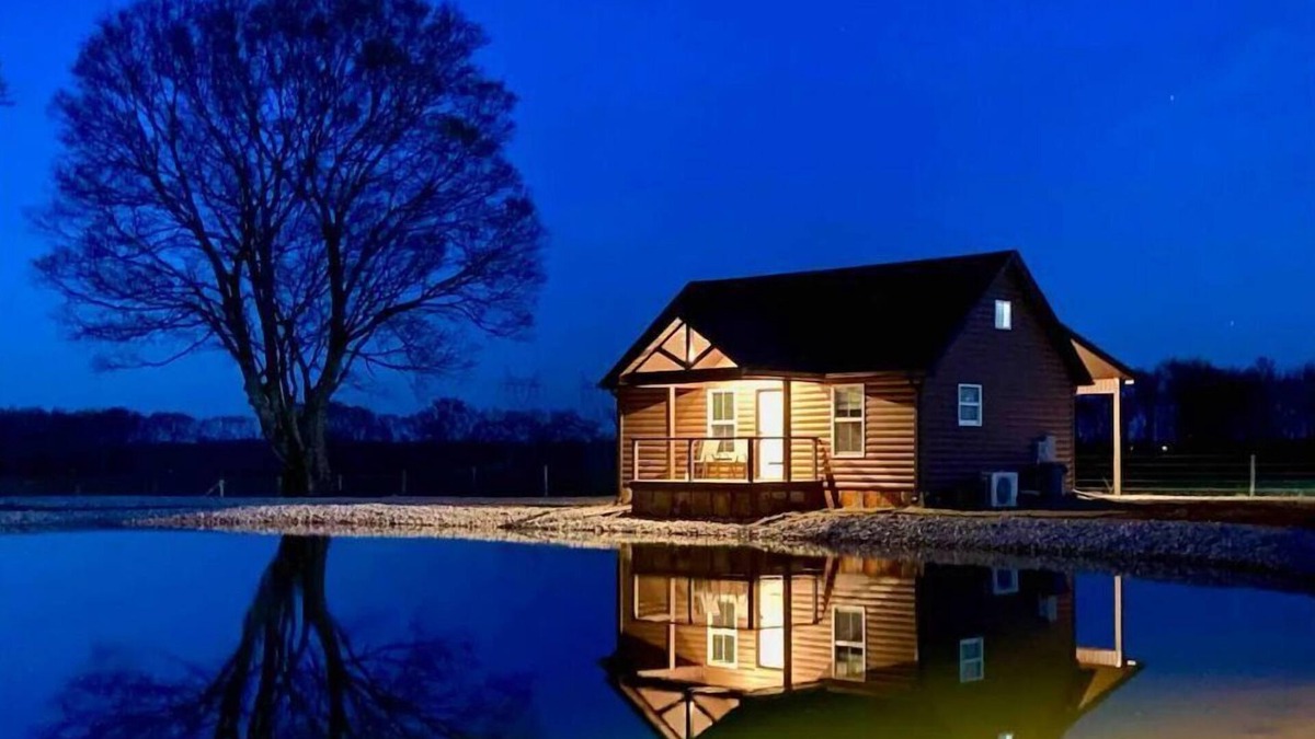 Muscle Shoals Cabin | Cabin D by the Pond - King bed - Swimming Pool