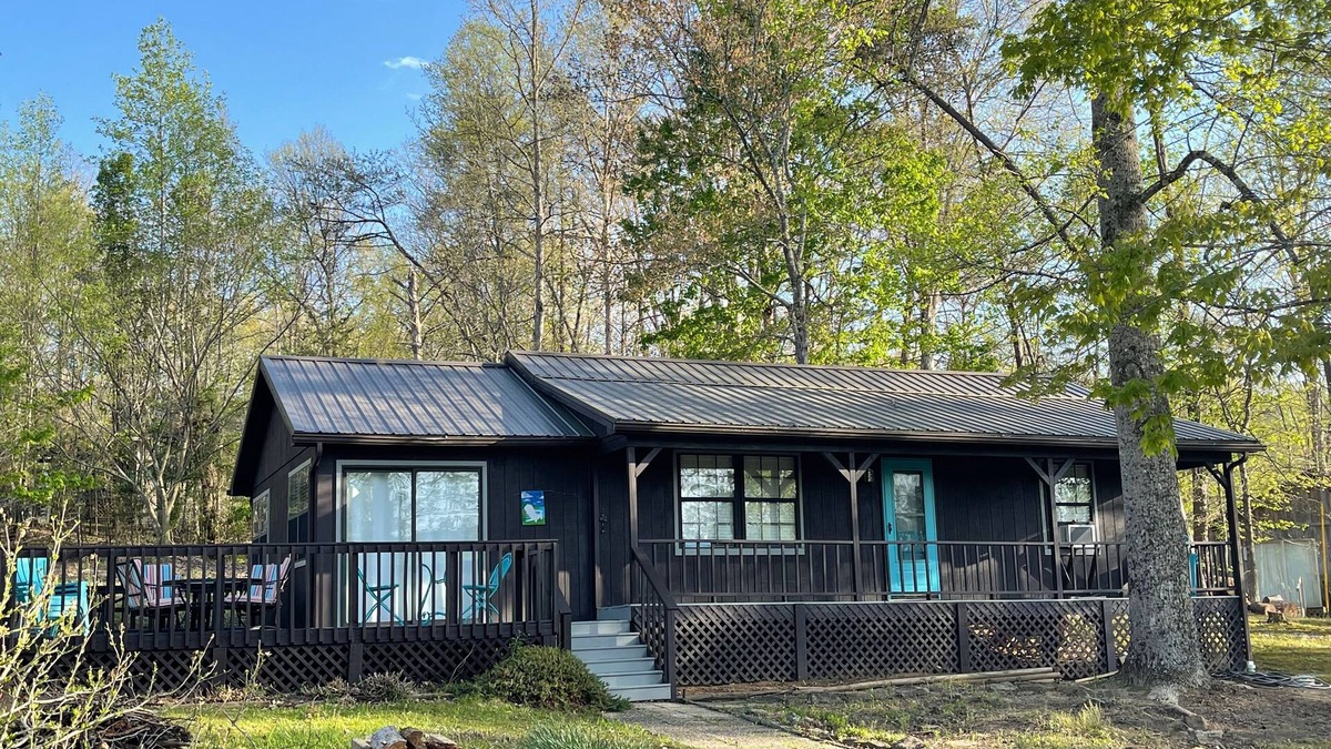 Cub Run Cabin | Cabin Down Dog Creek on Nolin Lake is steps from the neighborhood Boat Ramp!