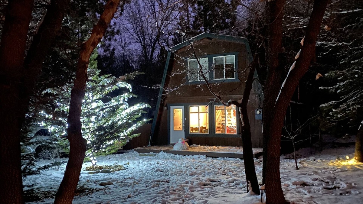 Sugarloaf Cabin | Cabin escape with privacy. Enjoy Big Bear only minutes away.