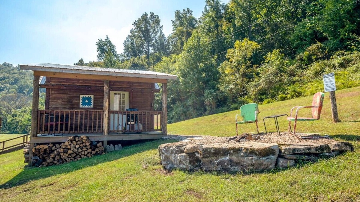 Newnata Cabin | Cabin-ette at the Creek ~ a Tiny Ozark Getaway