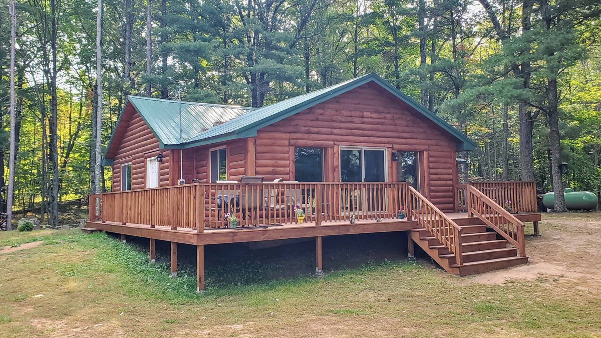 Ingalls Cabin | Cabin getaway on the Menominee River