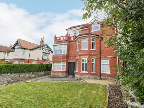 Rhos on Sea House | Cabin Hill