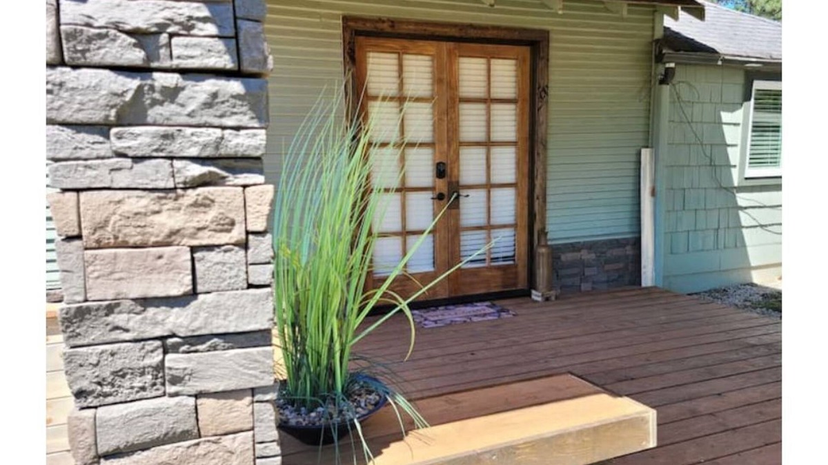Springfield House | Cabin Homes with its Own Private Access Park