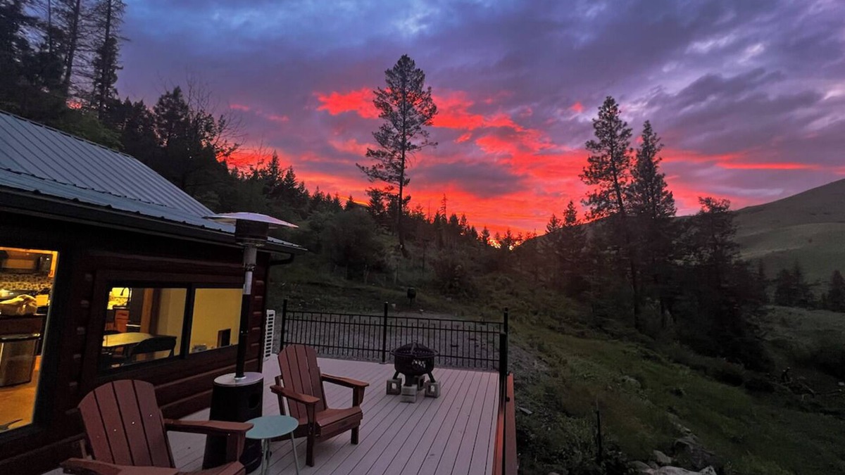 Union House | Cabin - Hot Tub - View - Abundant Wildlife - Private - 120 Acres - River -Spring