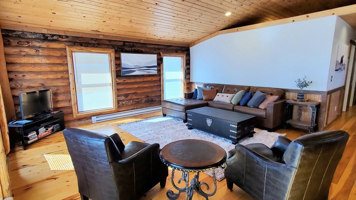 Duchesne Cabin | CABIN IN DUCHESNE, overlookingn Starvation Reservoir, 2 Bed,1 Bath.