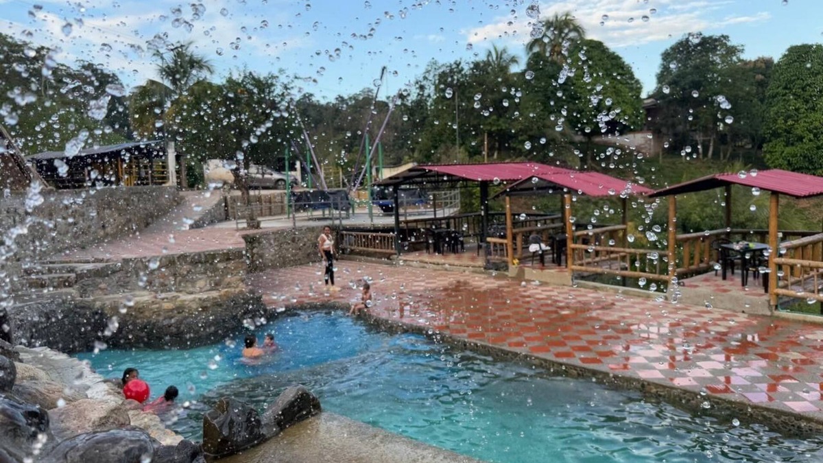 Samana Ski Chalet | Cabin in Norcasia Jacuzzi, spring water pool and extreme attractions option.