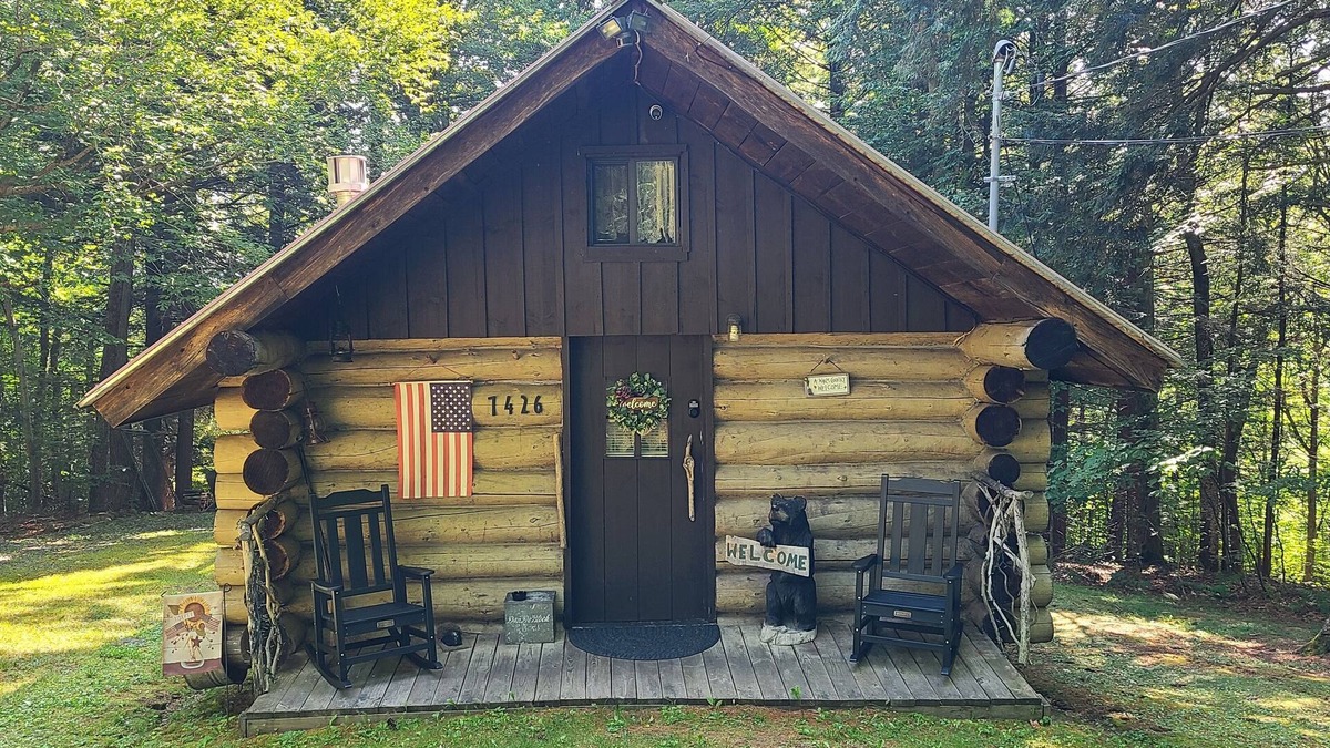 Town of Bleecker Cabin | Cabin in the ADK! Close the Great Sacandaga, Lapland Lake & Snowmobile Trails!