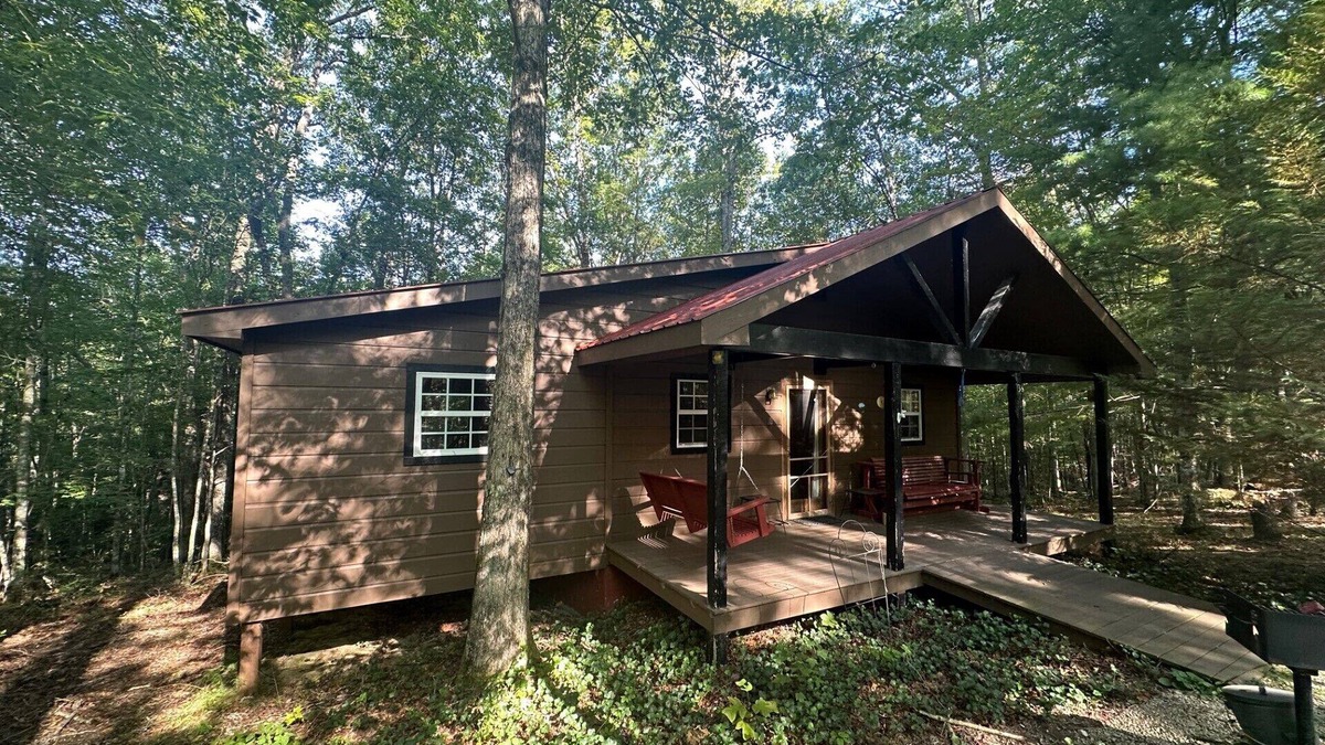 Jamestown Cabin | Cabin in the Big South Fork/Pickett State Park Area.
