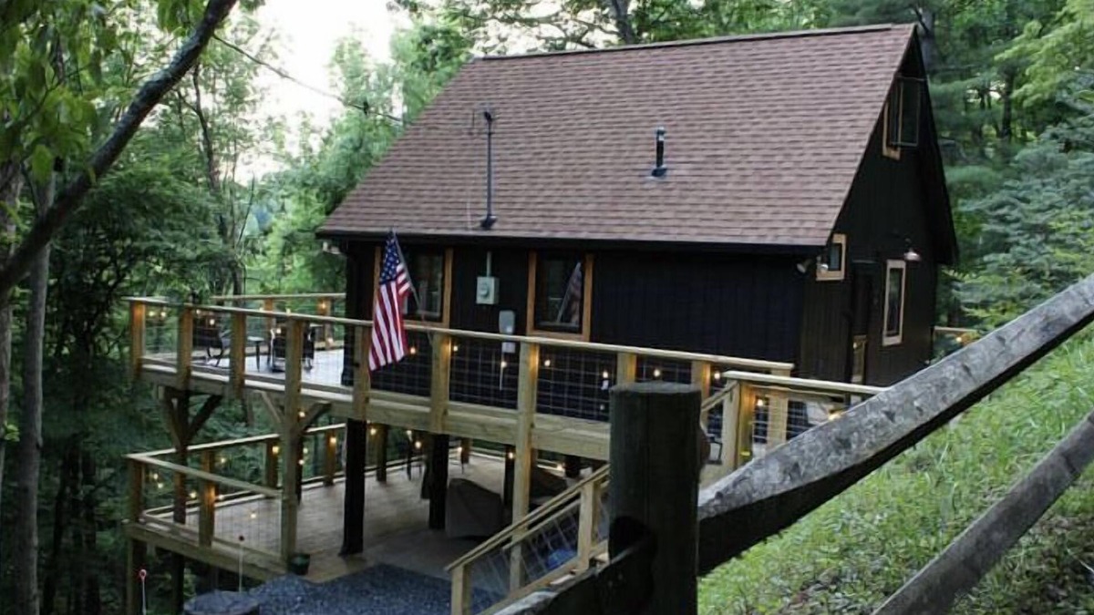 Wilkes County Cabin | Cabin in the Blue Ridge Mountains, nestled in the tree tops overlooking a creek