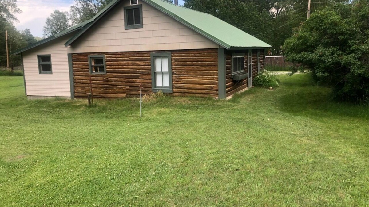Fishtail Cabin | Cabin in the foothills of the Beartooth Mountain Range