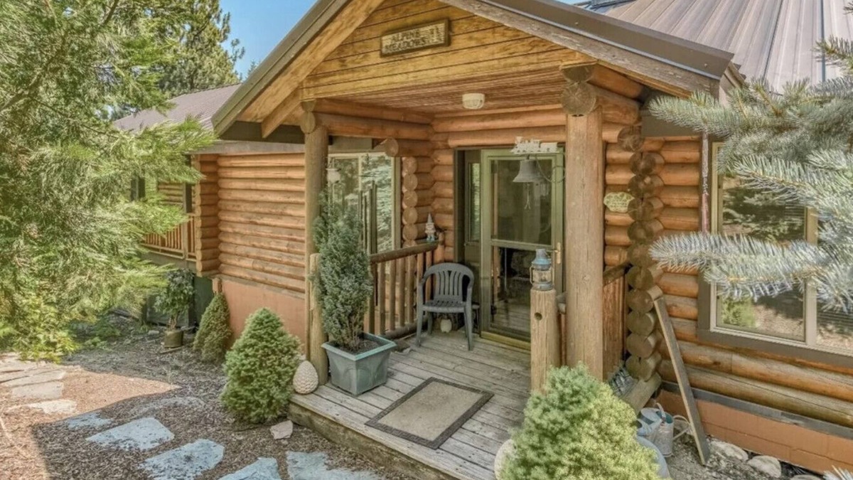 Ashland Apartment | Cabin in the Mountains of Ashland