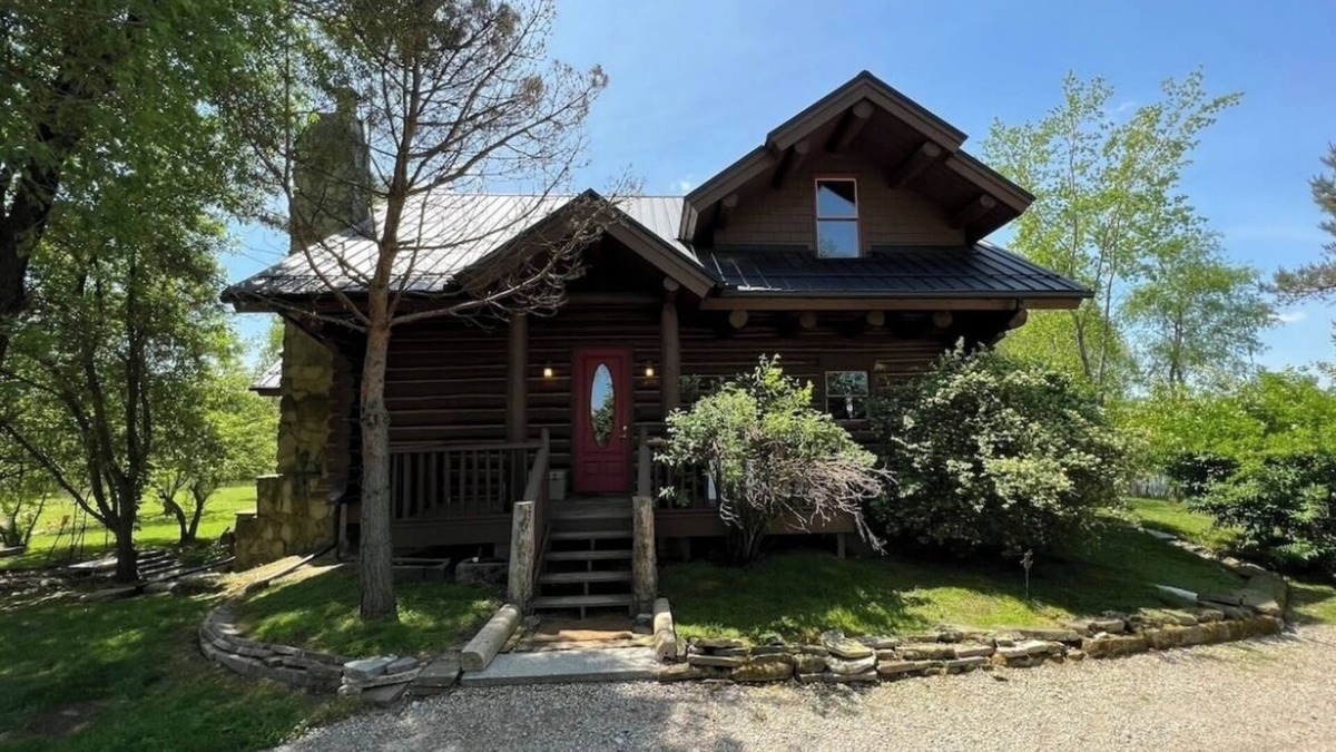 Madison Cabin | Cabin in the Vineyard. Very private!