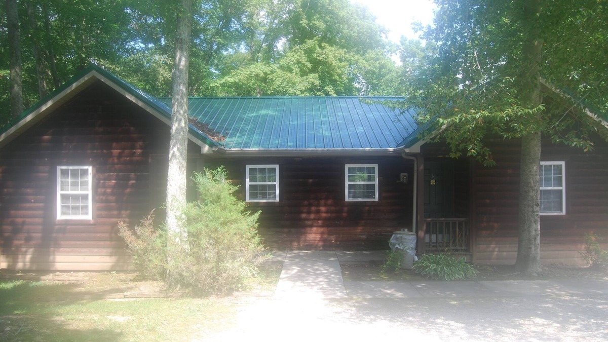 Russell Springs Cabin | Cabin in the Woods @ LakePointe Resort - no cleaning fees! Cabin B