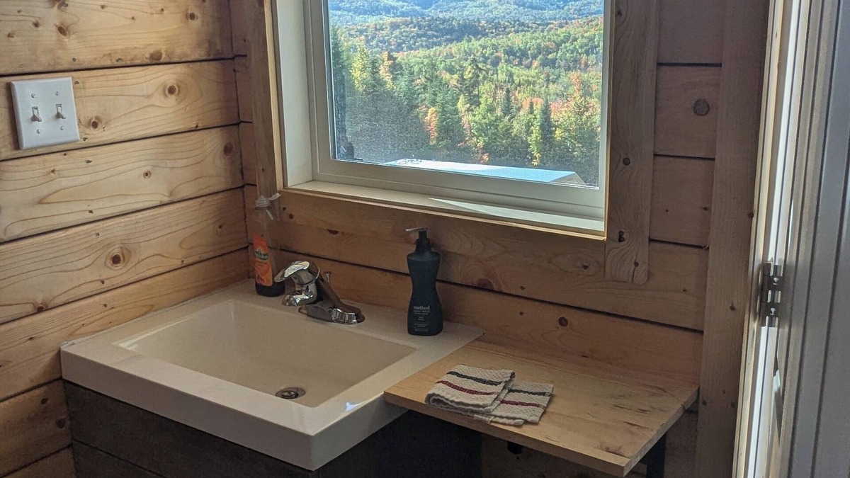 Stoney Creek Cabin | Cabin in THE WOODS.Enjoy peace and tranquility.