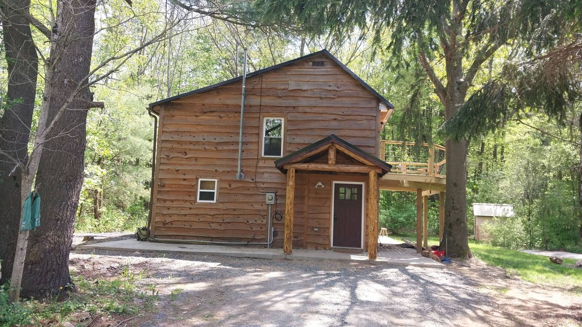 Watkins Glen Cabin | Cabin in the woods. Minutes to Watkins Glen State Park, Racetrack & Wine Trail!