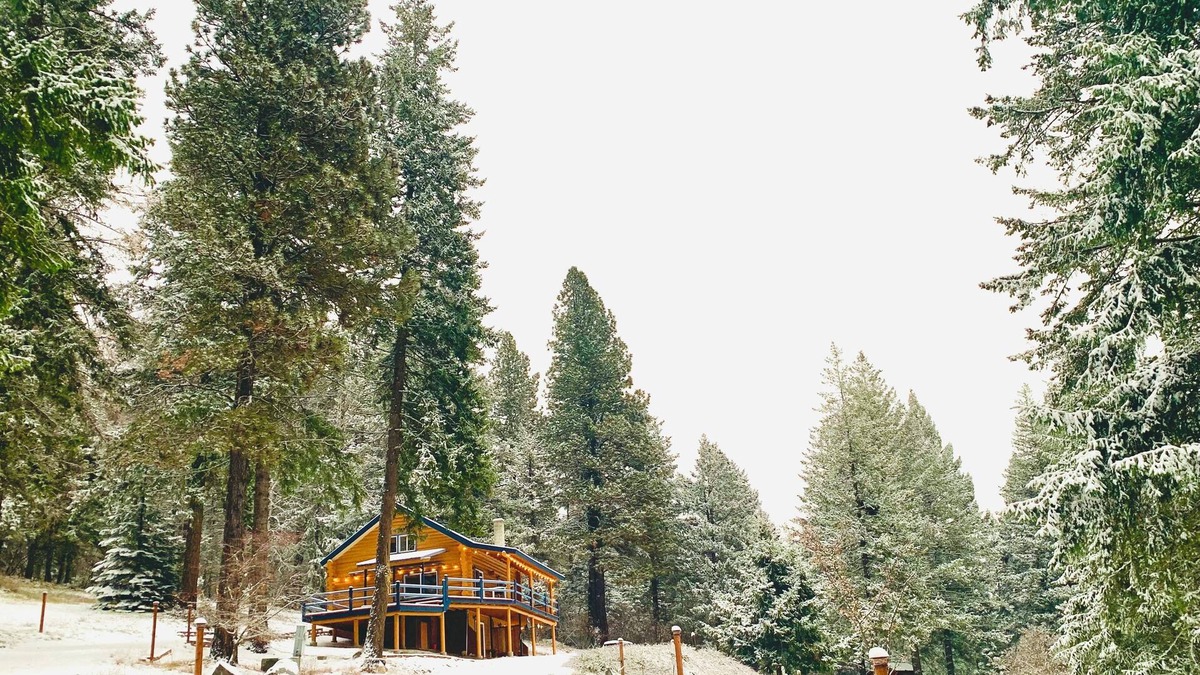 Sagle Cabin | Cabin in the woods, with lake view and hot tub