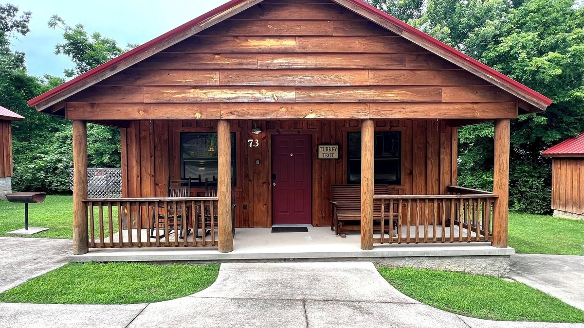 Mountain View Cabin | Cabin in town, walking distance to courthouse square.