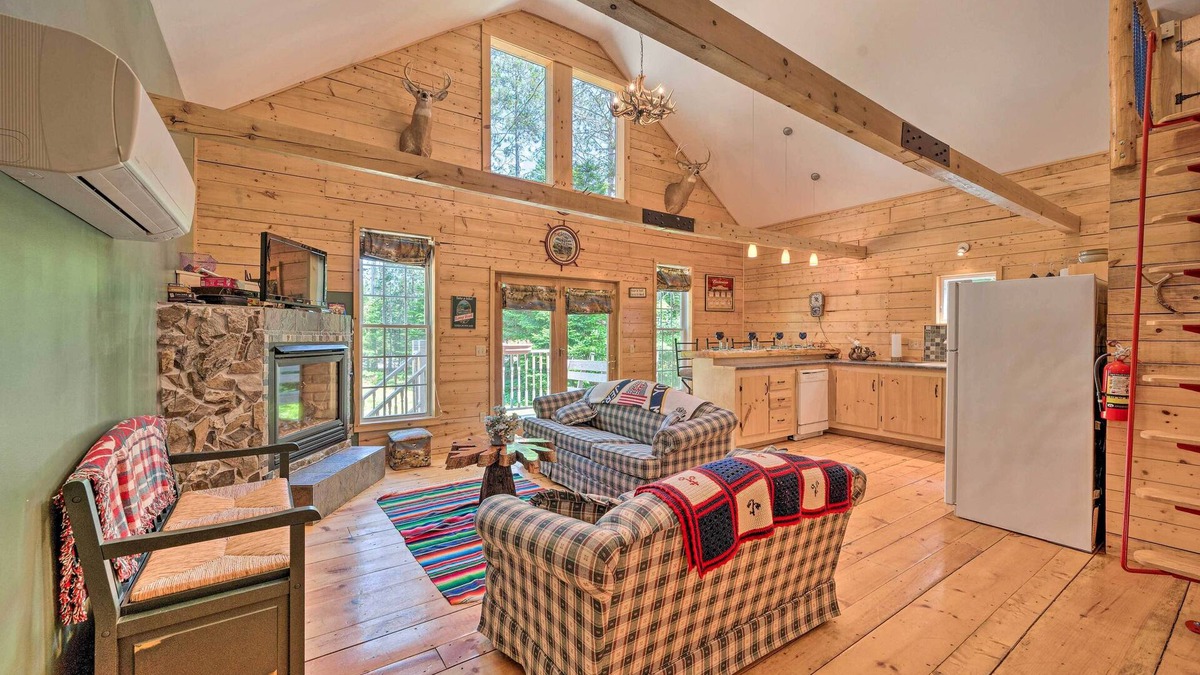 Franklin County House | Cabin-Inspired Home < 12 Mi to Sugarloaf Mtn!