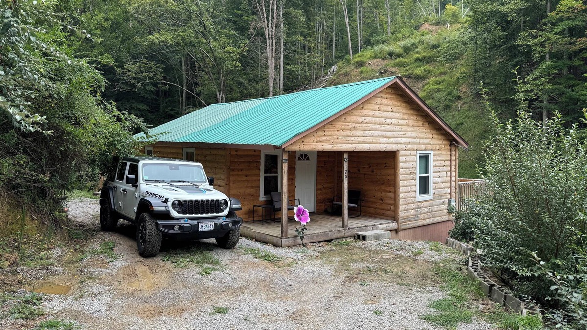 Bledsoe Cabin | Cabin just minute's from both ATV parks and Elk hunting. ATV wonderland.
