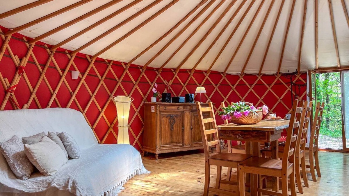 Boisset House | Cabin 'La Passionata' with Private Terrace, Shared Garden and Air Conditioning