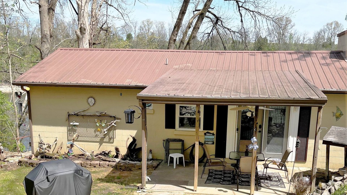 Lancaster Cabin | Cabin located on lakeside with accessible boat dock.