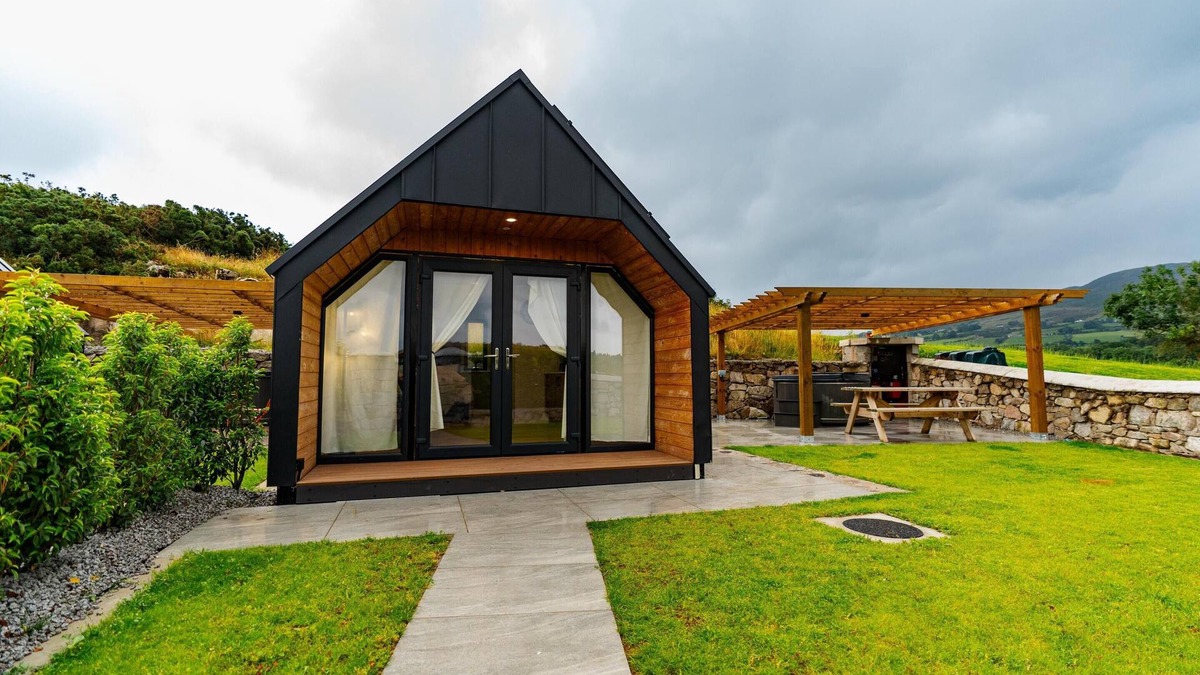 Newry House | Cabin-Luxury-Ensuite-Cabin 8