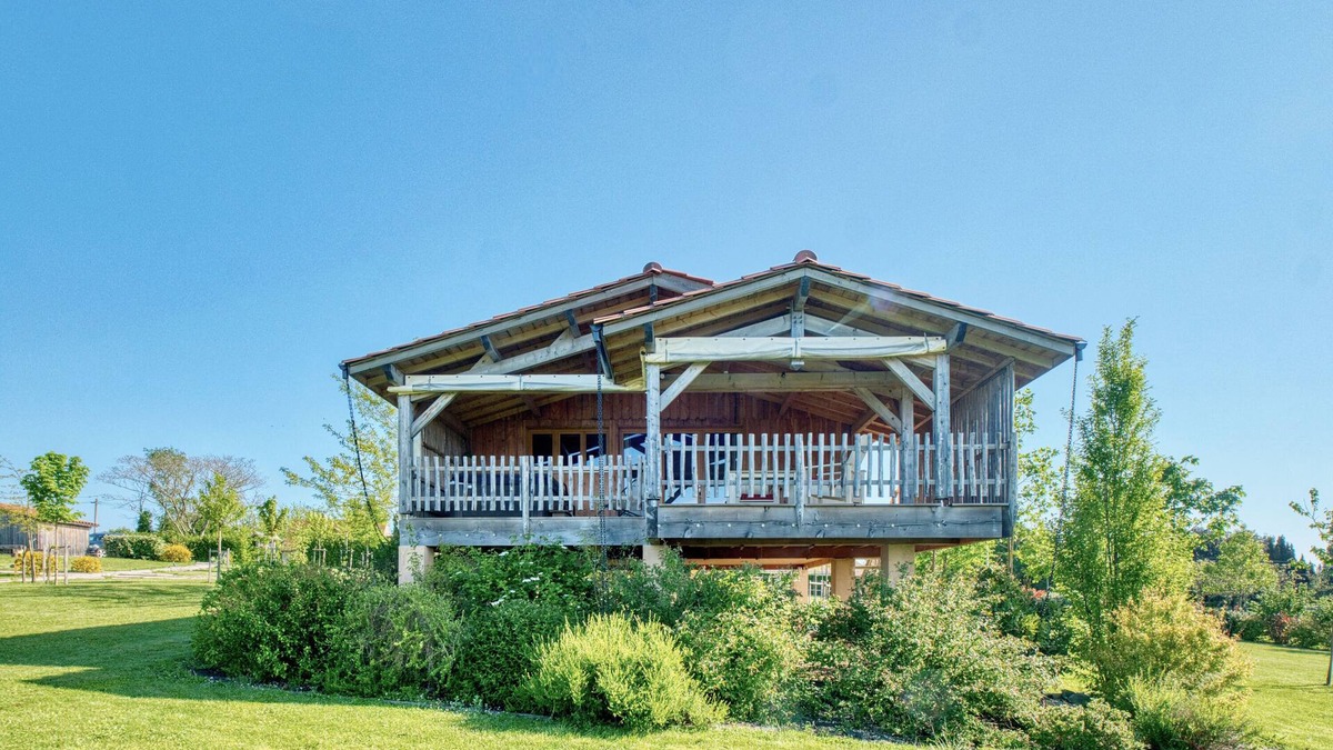 Monbazillac Cabin | Cabin 'Malfourat' with Shared Pool, Wi-Fi and Air Conditioning