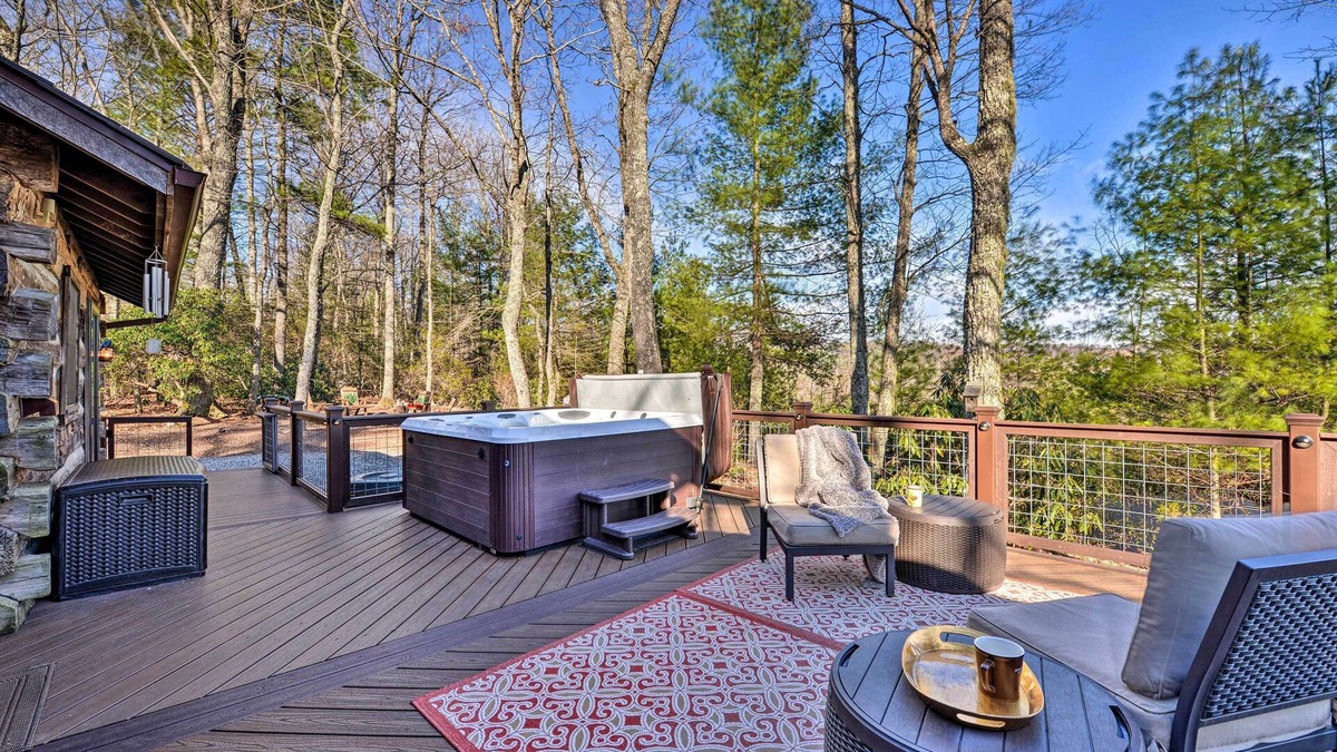 Fleetwood Cabin | Cabin Near Boone w/Hot Tub & Mountain Views