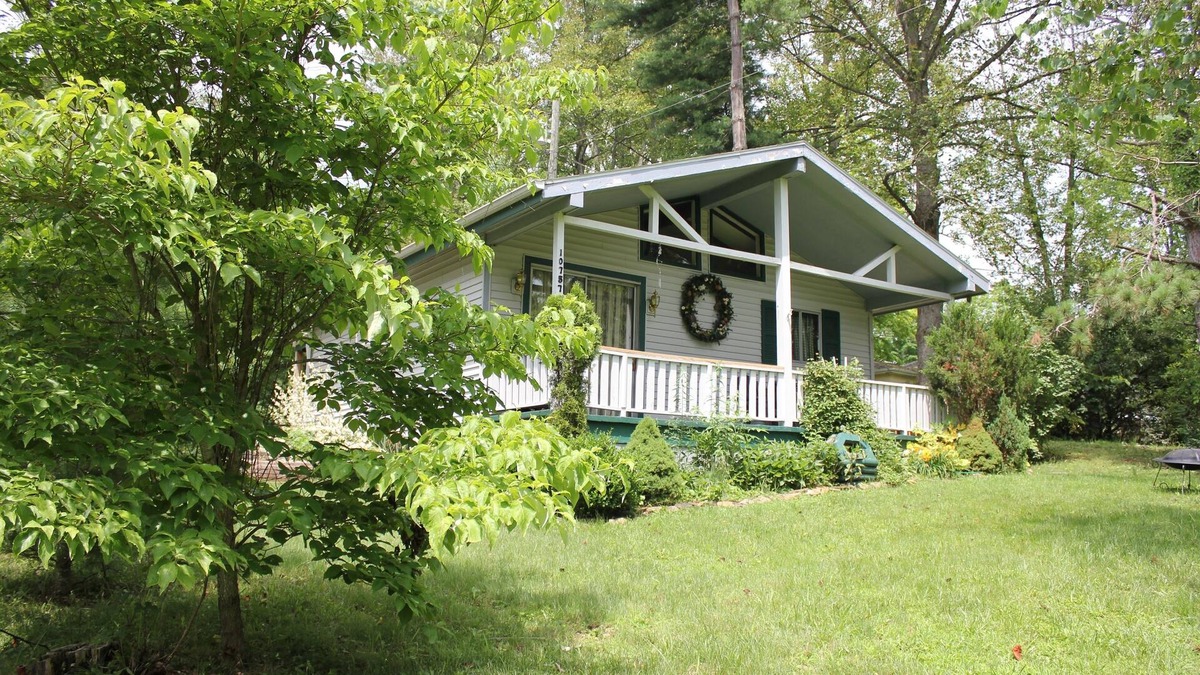 Glouster Cabin | Cabin Near Burr Oak State Park