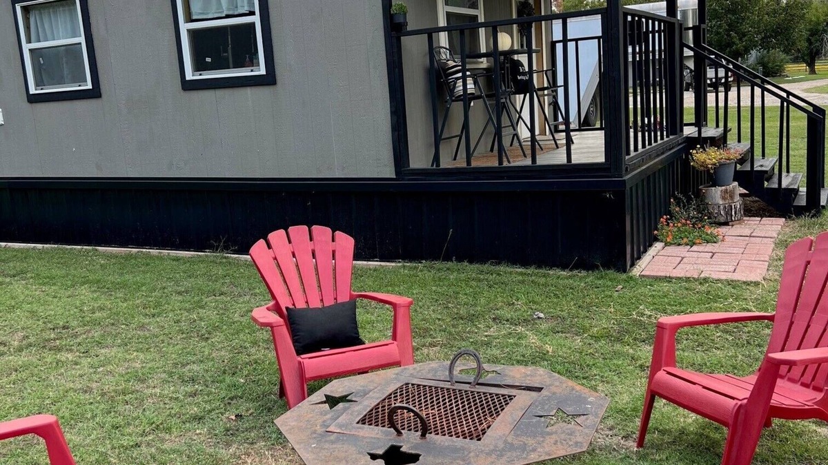 Van Cabin | Cabin Near Canton Trade Days - Quiet Retreat with Country Charm!