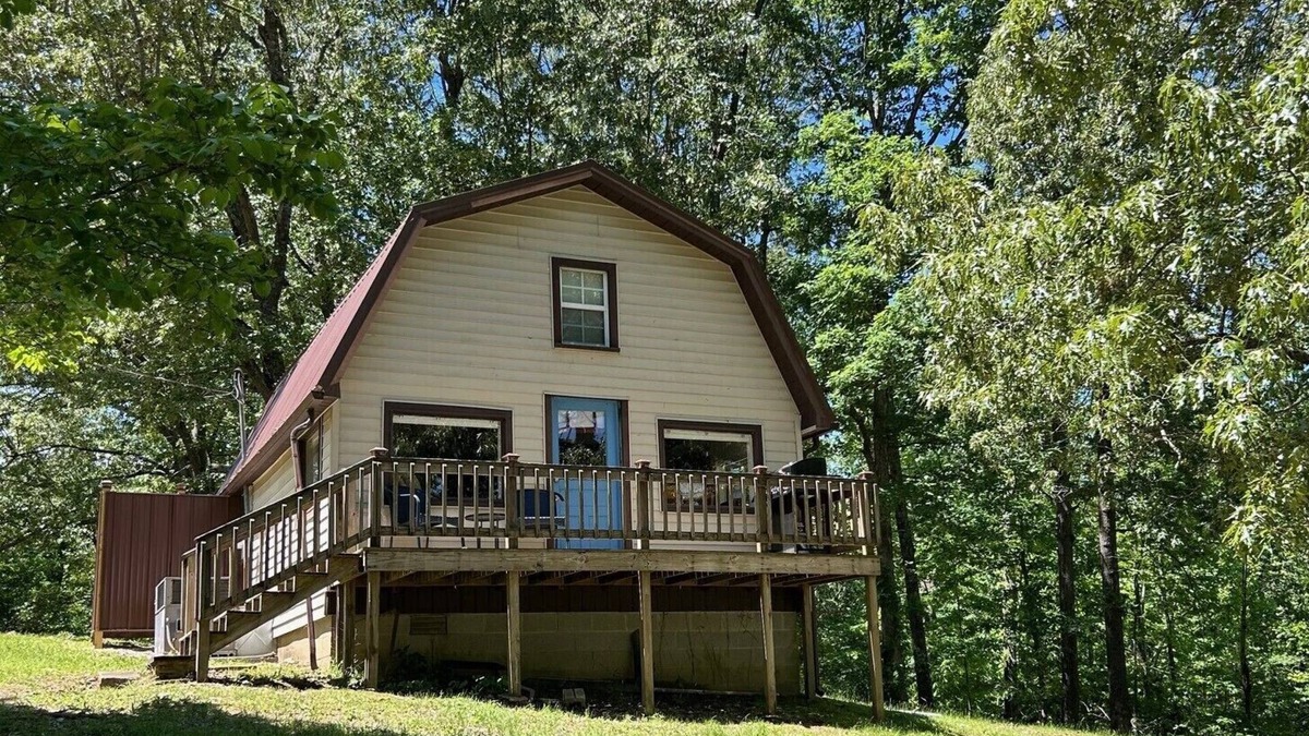 Nortonville Cabin | Cabin on a semi-private lake, cozy, quiet and peaceful!