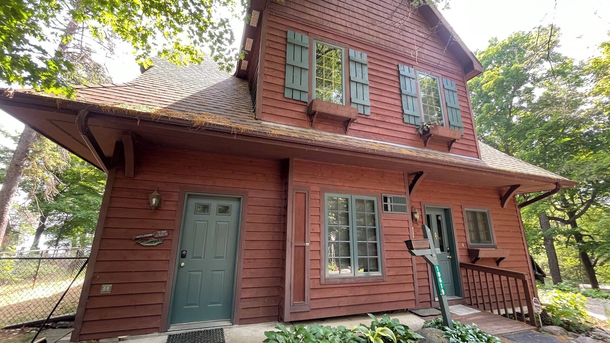 Annandale Cabin | Cabin on Clearwater Lake: 12 PERSON HOT TUB, PRIVATE DOCK & Room for 16+