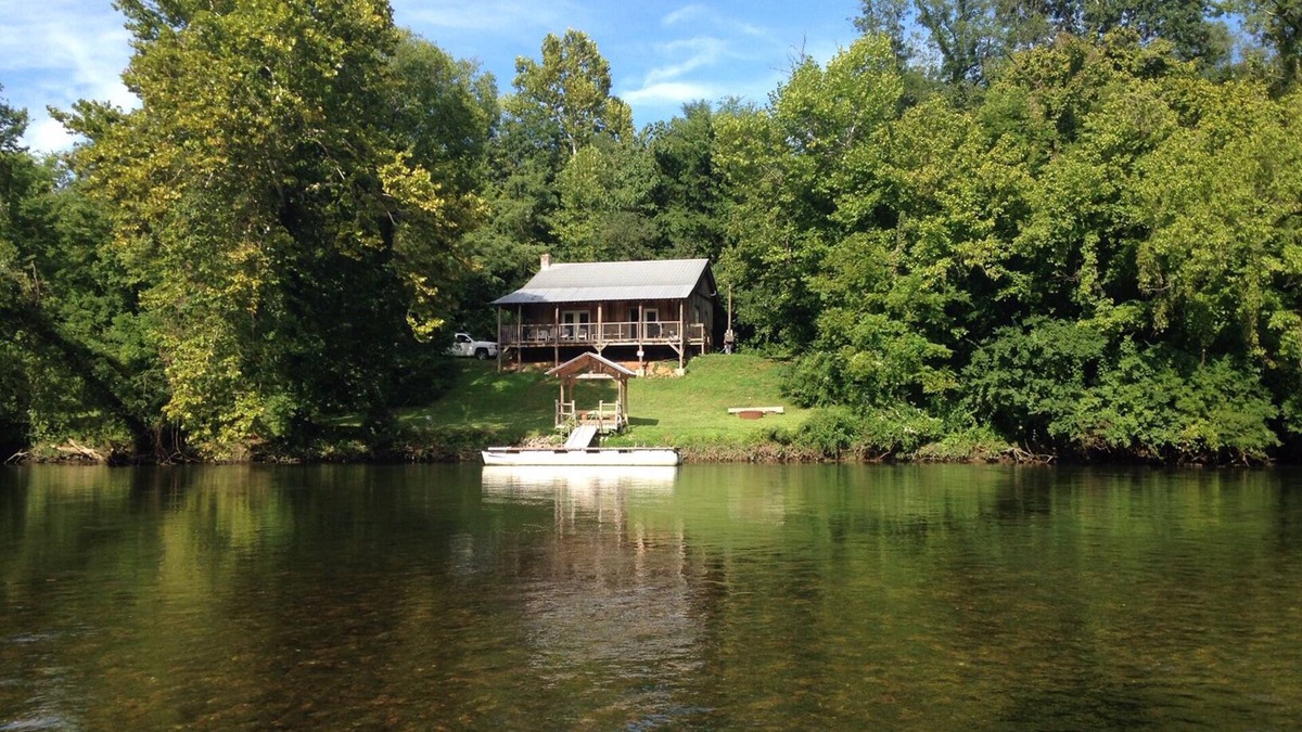 Knoxville Cabin | Cabin on Holston River, Fisherman & Paddlers Paradise