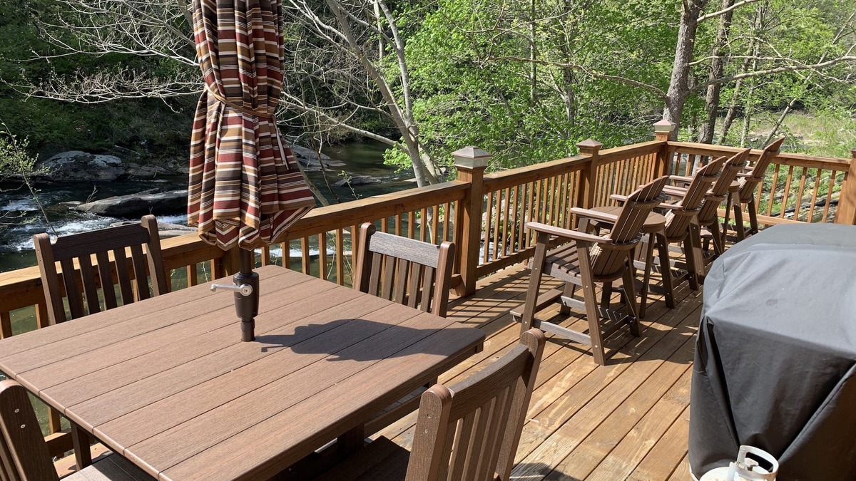Robbinsville Cabin | Cabin on Hwy 129 overlooking Cheoah River - 8 miles to Tail of the Dragon