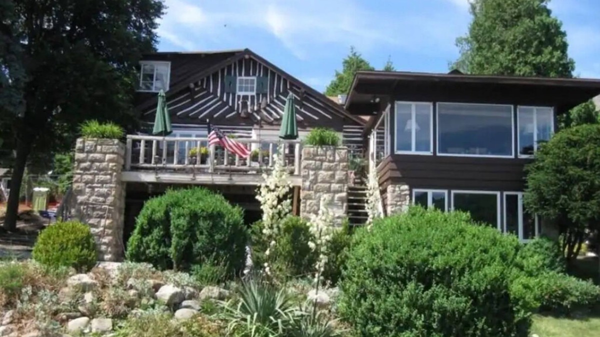 Lake Mohawk Cabin | Cabin on Lake Mohawk- Lakefront Property