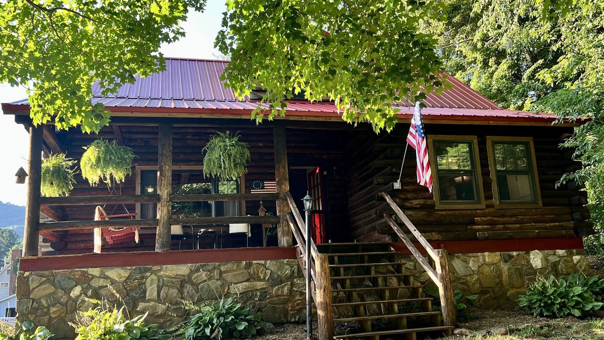 Burnsville Cabin | Cabin on Main- Cozy Downtown Burnsville!