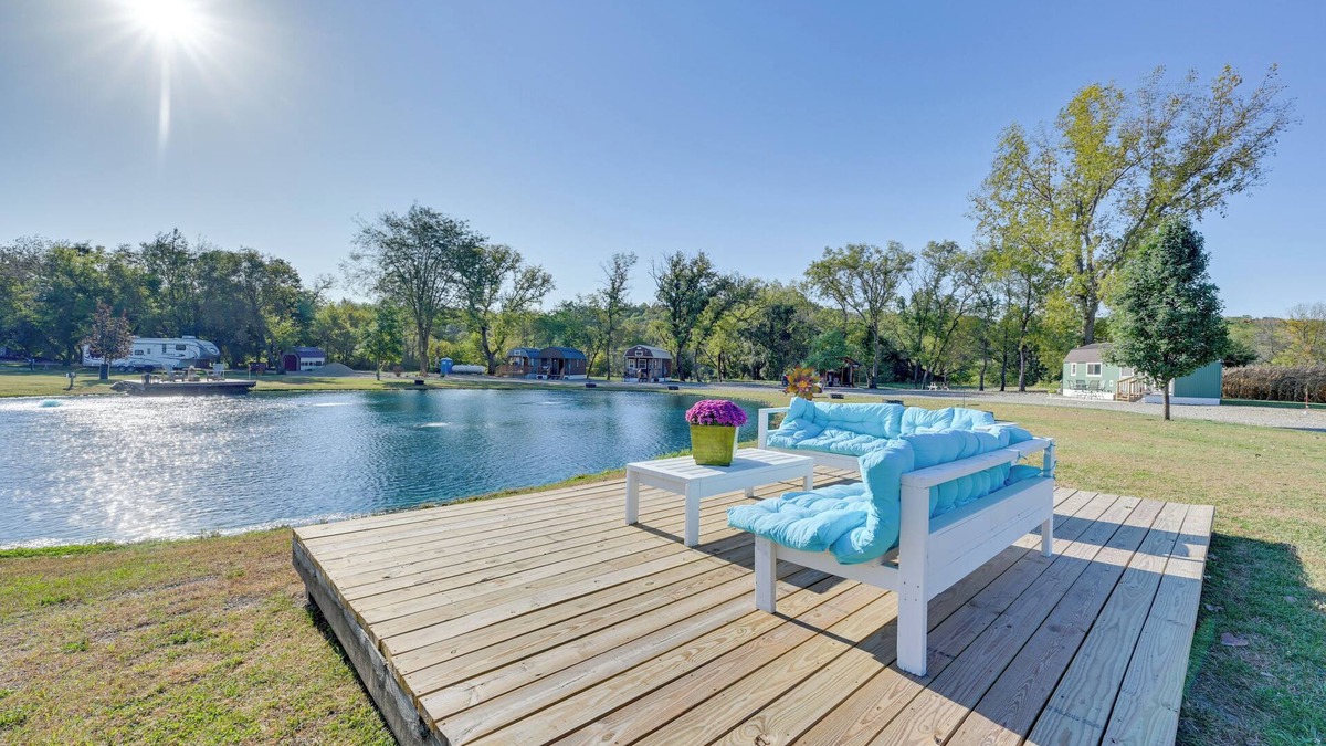 Austinville Apartment | Cabin on River’s Edge Trail in Steamboat Rock!