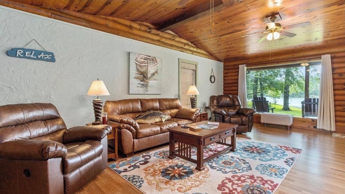 Hemphill House | Cabin On The Lake