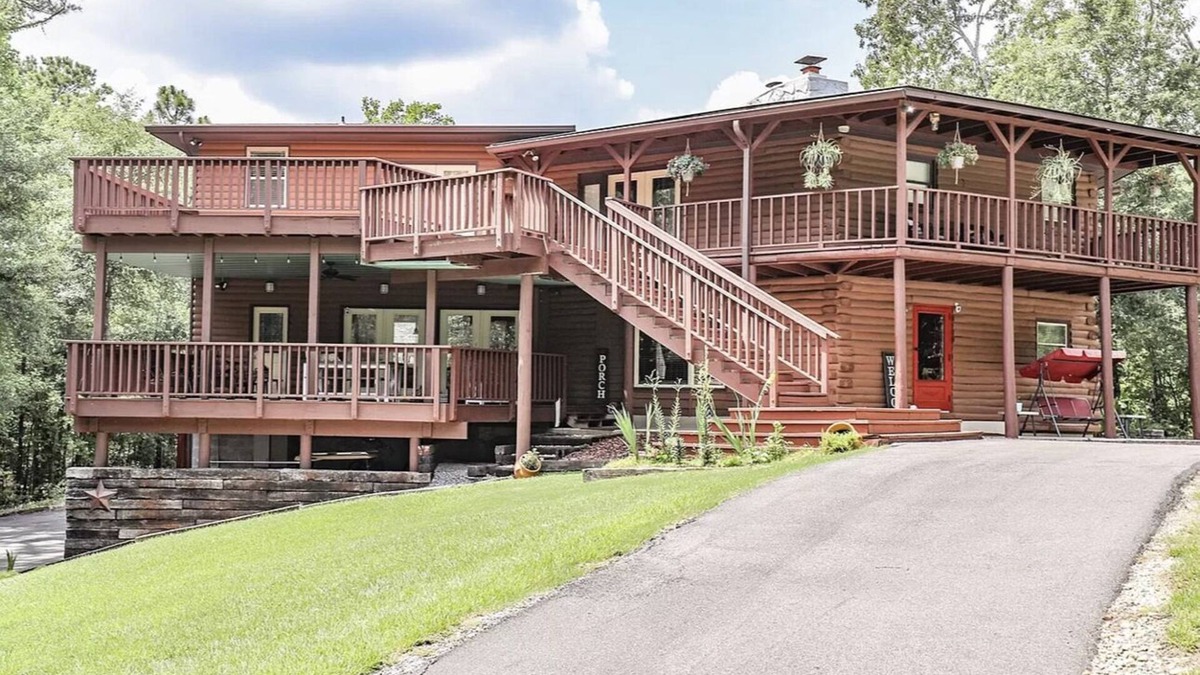 Wetumpka Cabin | Cabin Retreat 10 min to the Casino & Downtown Water Park White Water Rafting!