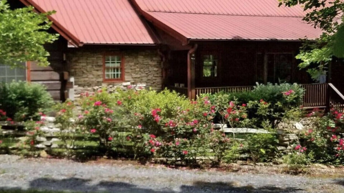 Wildwood Lake Cabin | Cabin Retreat- East TN