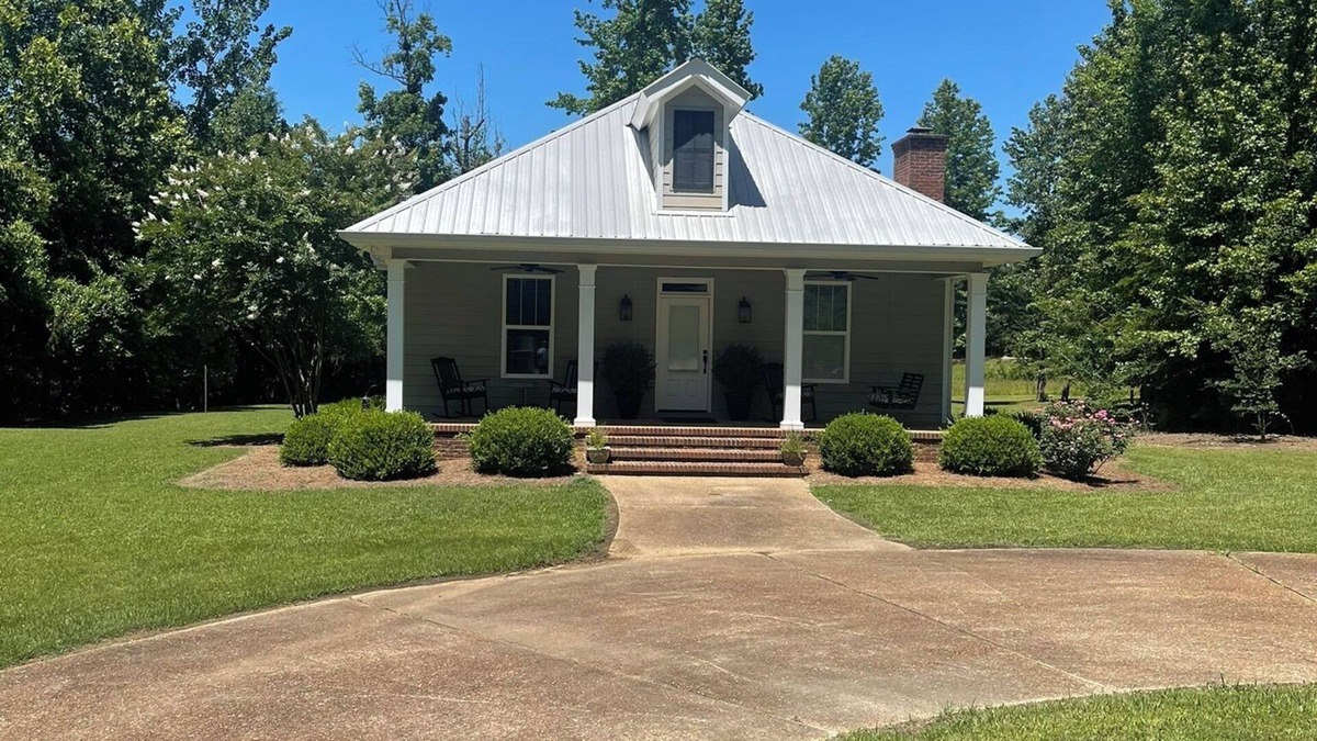 Langston House | Cabin retreat on beautiful Lake Guntersville! Perfect for families/fisherman!