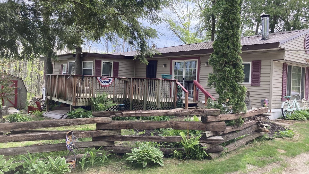 Brazeau Cabin | Cabin Retreat on White Potato Lake