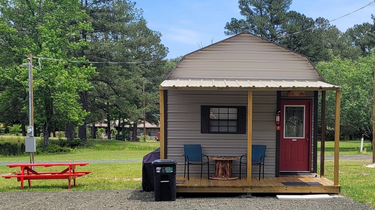 Broaddus Cabin | Cabin Sleeps 4 to 6 Just minutes from Lake Sam Rayburn