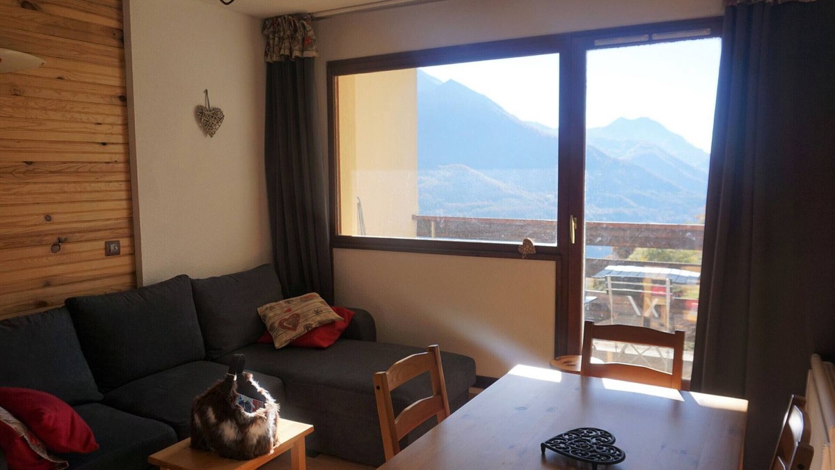 Orcieres-Merlette Apartment | Cabin studio in Orcières Merlette - sleeps 4, pets allowed, bed linen included in winter