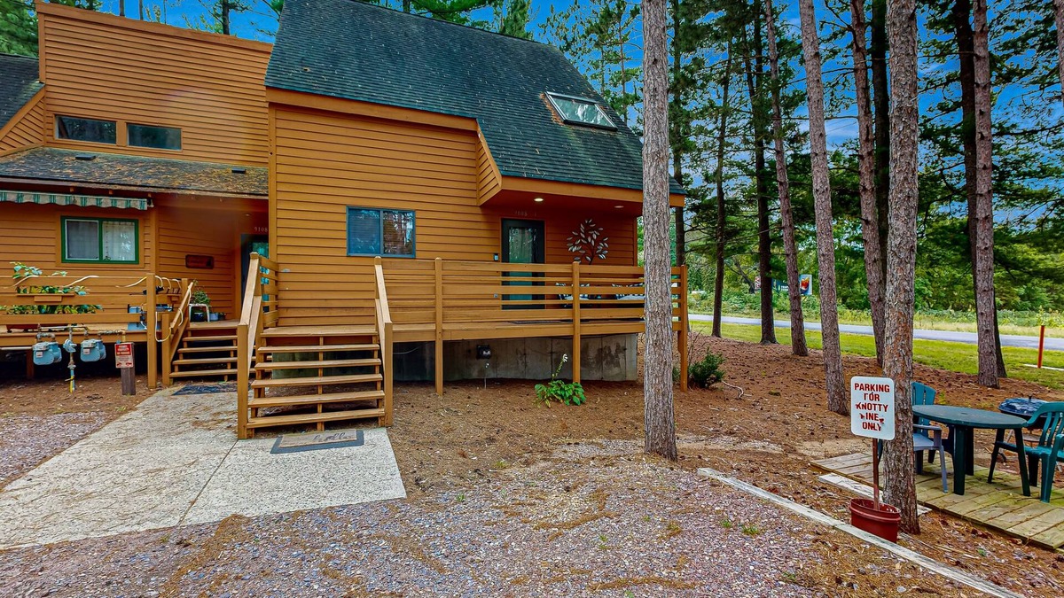 Wisconsin Dells House | Cabin Style Condo with shared pool, hot tub, golf, & much more!