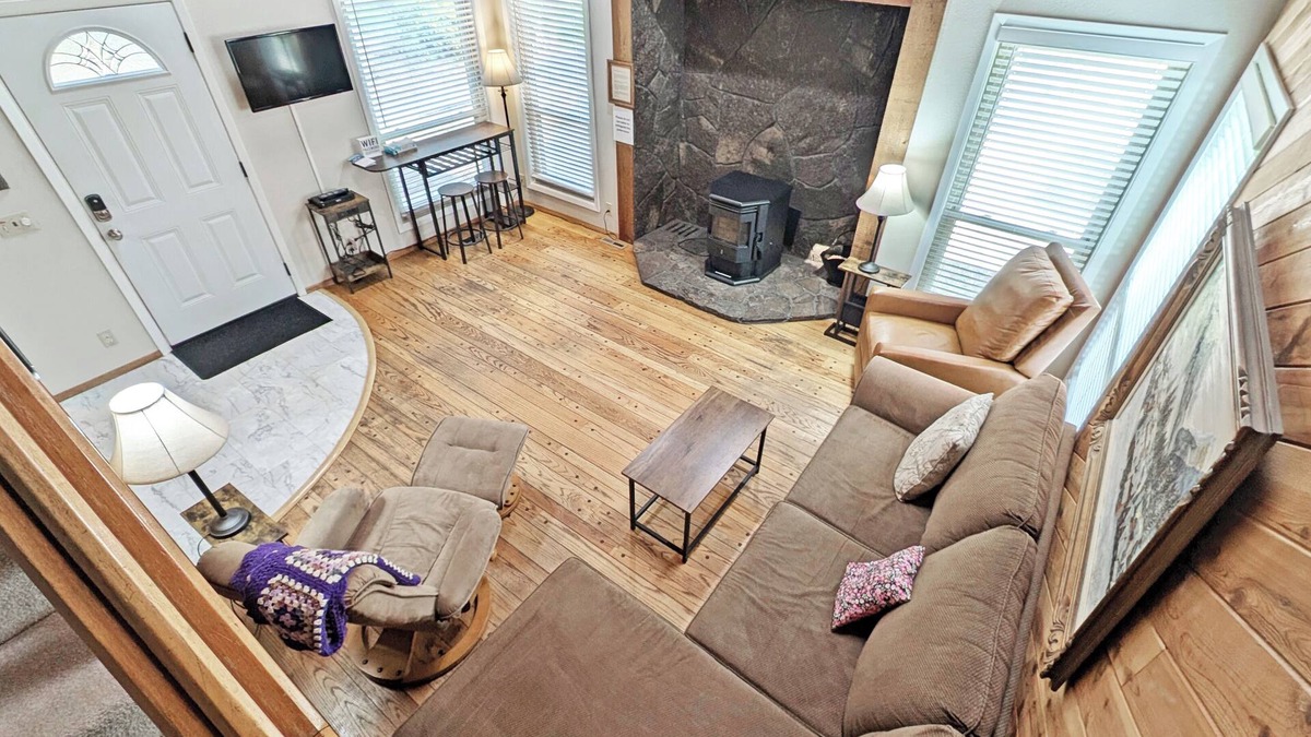 Overlook Park House | Cabin style home with pellet stove, A/C, & private hot tub - Sequoia 14