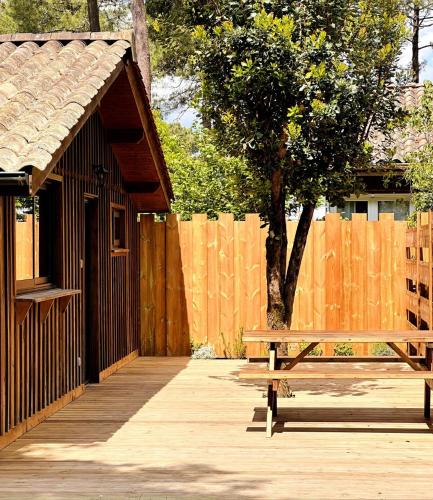 Taussat House | Cabin, terrace and enclosed garden