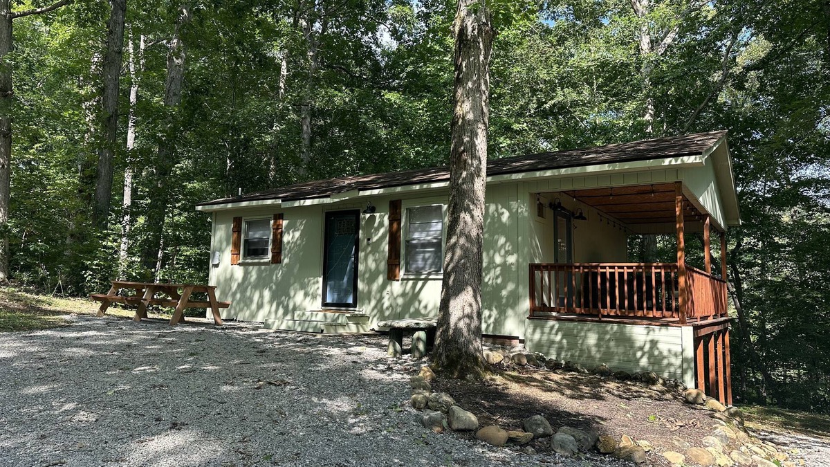 Smithville Cabin | Cabin @ the MarinanLess than 1 Mile to FishLipz & Pates Ford Marina